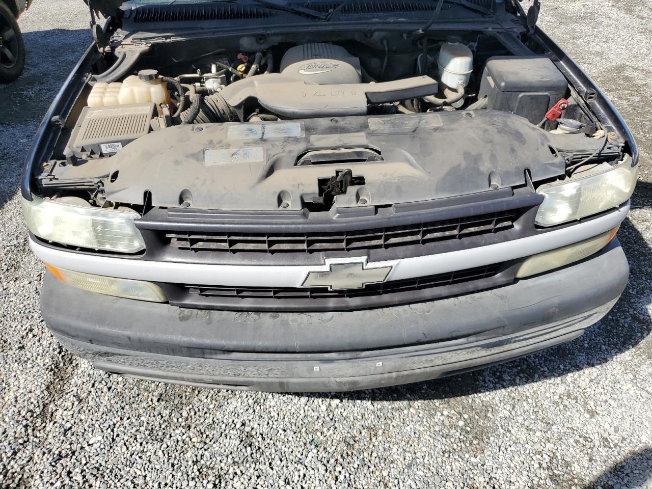 2004 Chevrolet Tahoe - Image 12