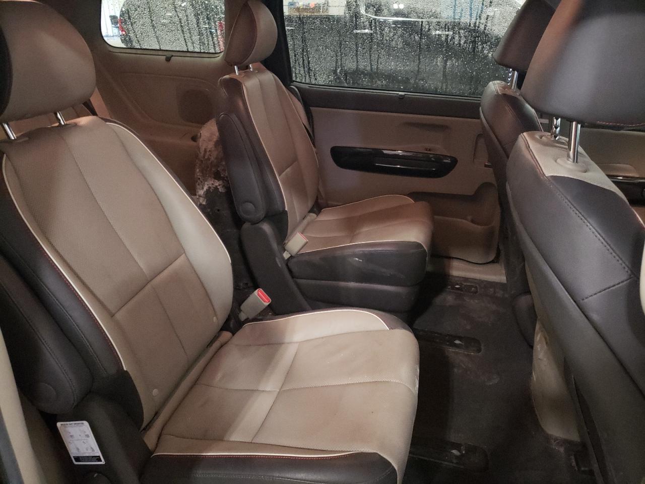 2018 Kia Sedona - Image 11