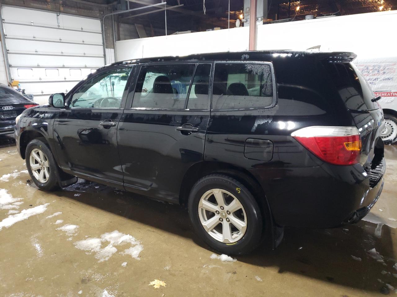 2010 Toyota Highlander - Image 2