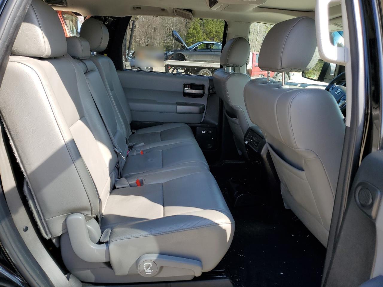 2014 Toyota Sequoia - Image 11
