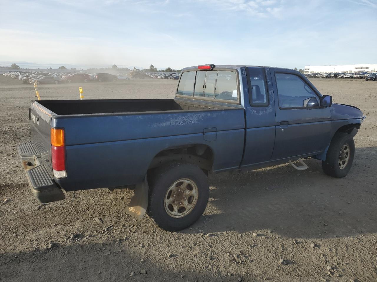 1994 Nissan Titan - Image 3