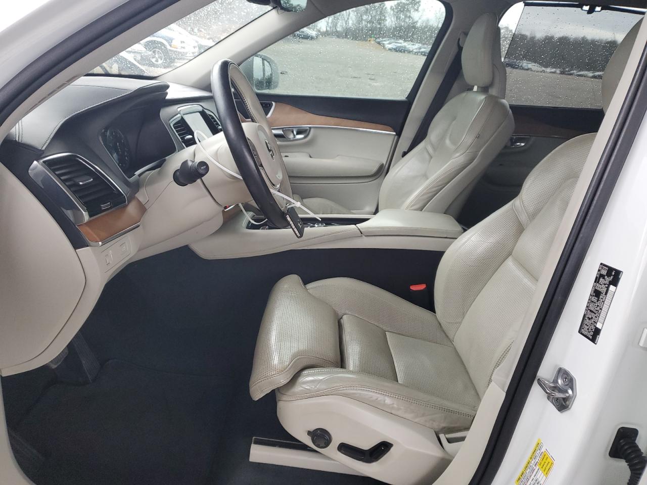 2016 Volvo XC90 - Image 7