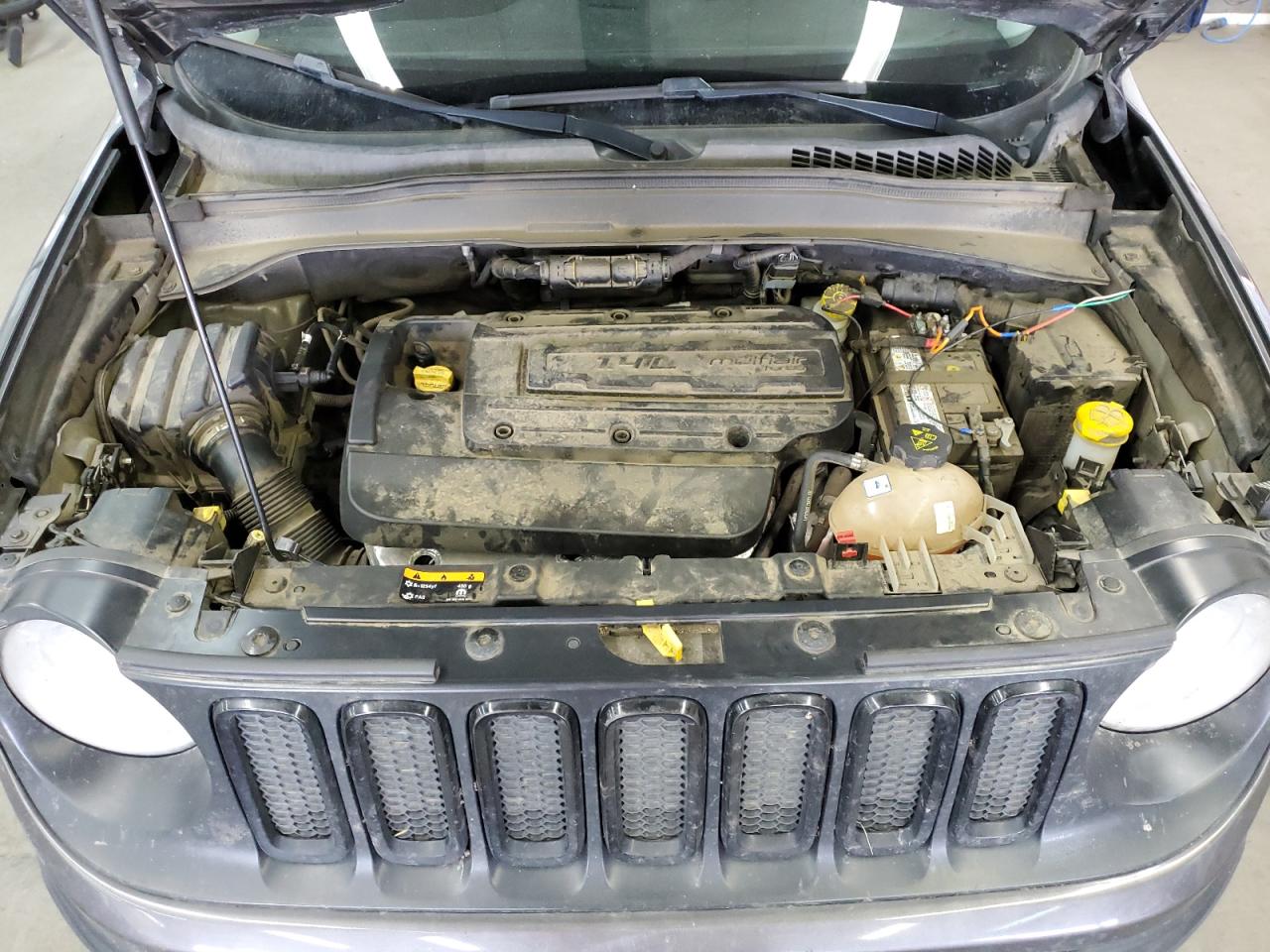 2016 Jeep Renegade - Image 11