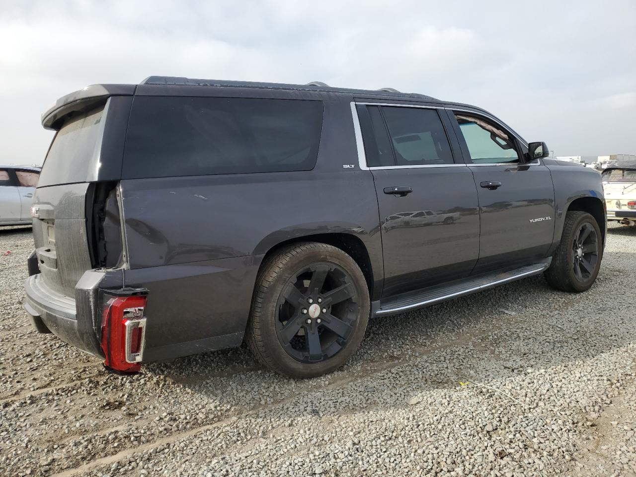 2016 GMC Yukon - Image 3
