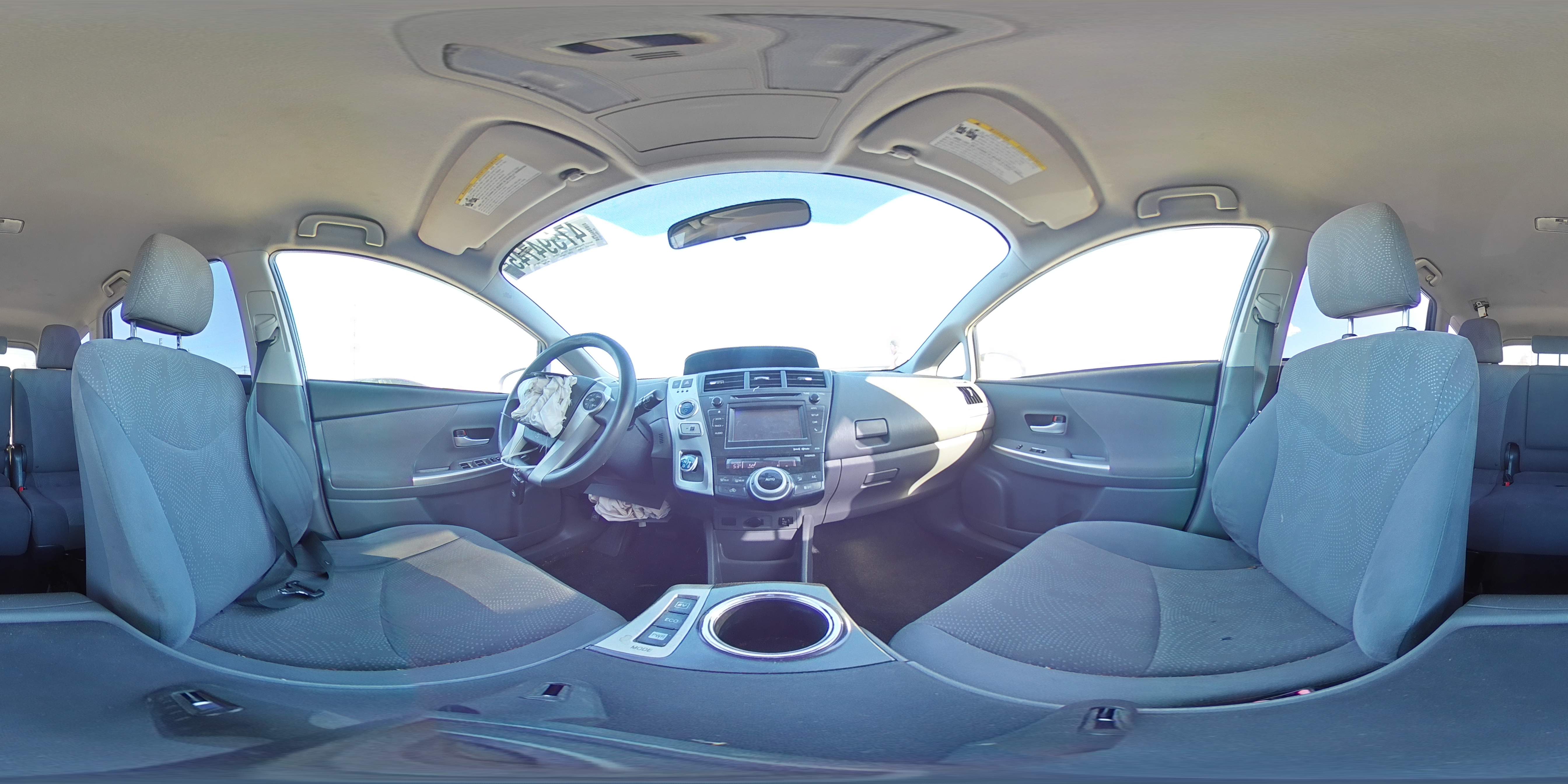 2013 Toyota Prius - Image 13