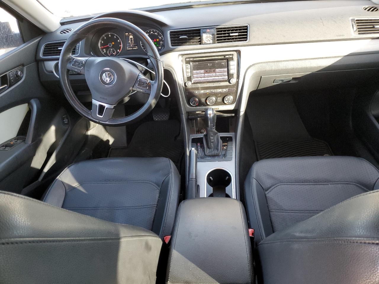 2014 Volkswagen Passat - Image 8