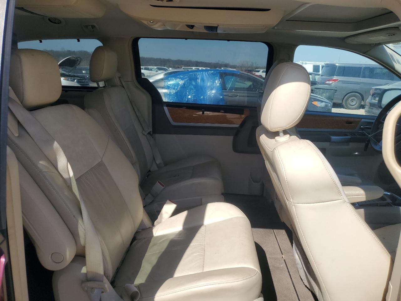2008 Chrysler Town & Country - Image 11