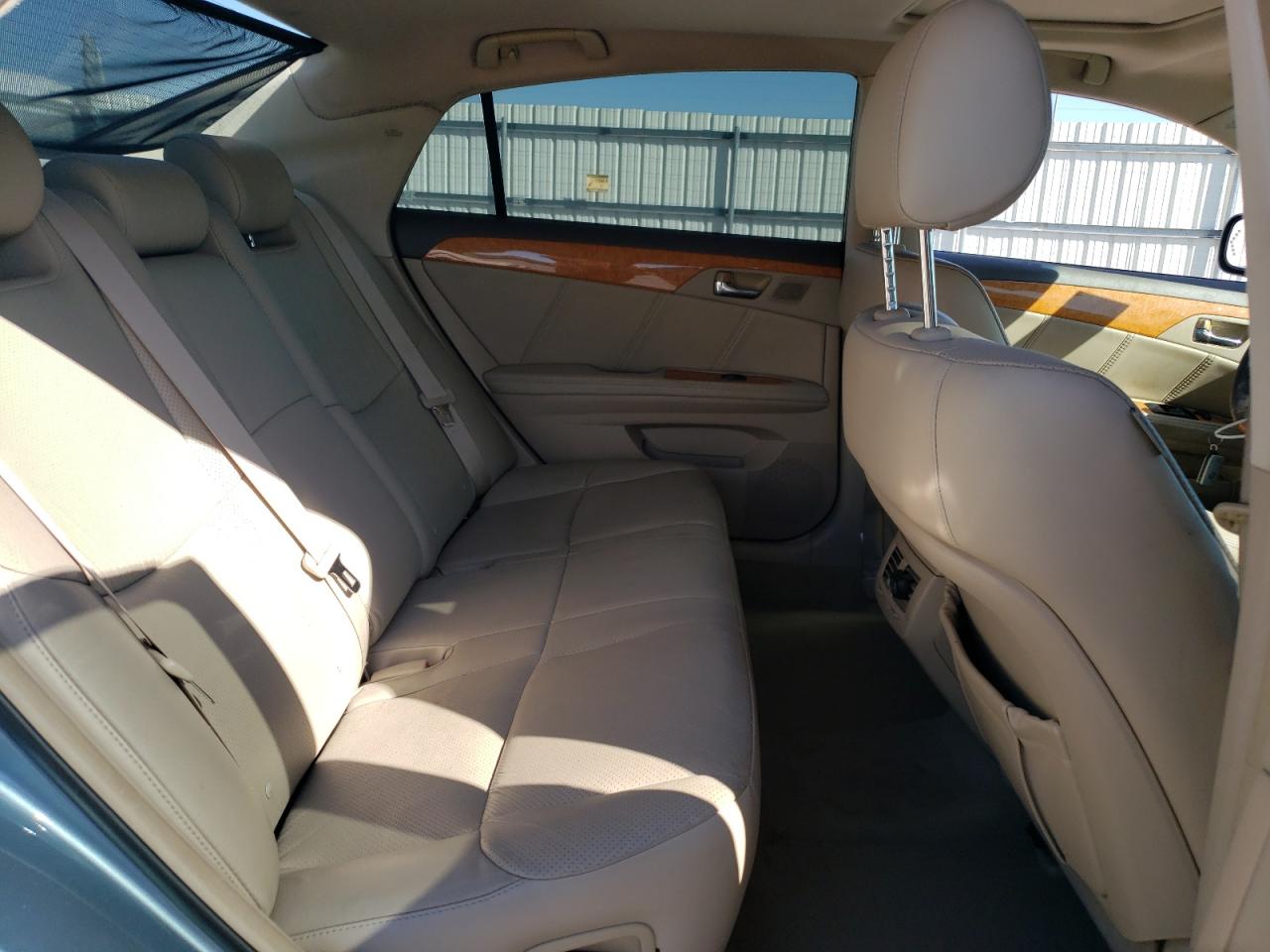 2007 Toyota Avalon - Image 10
