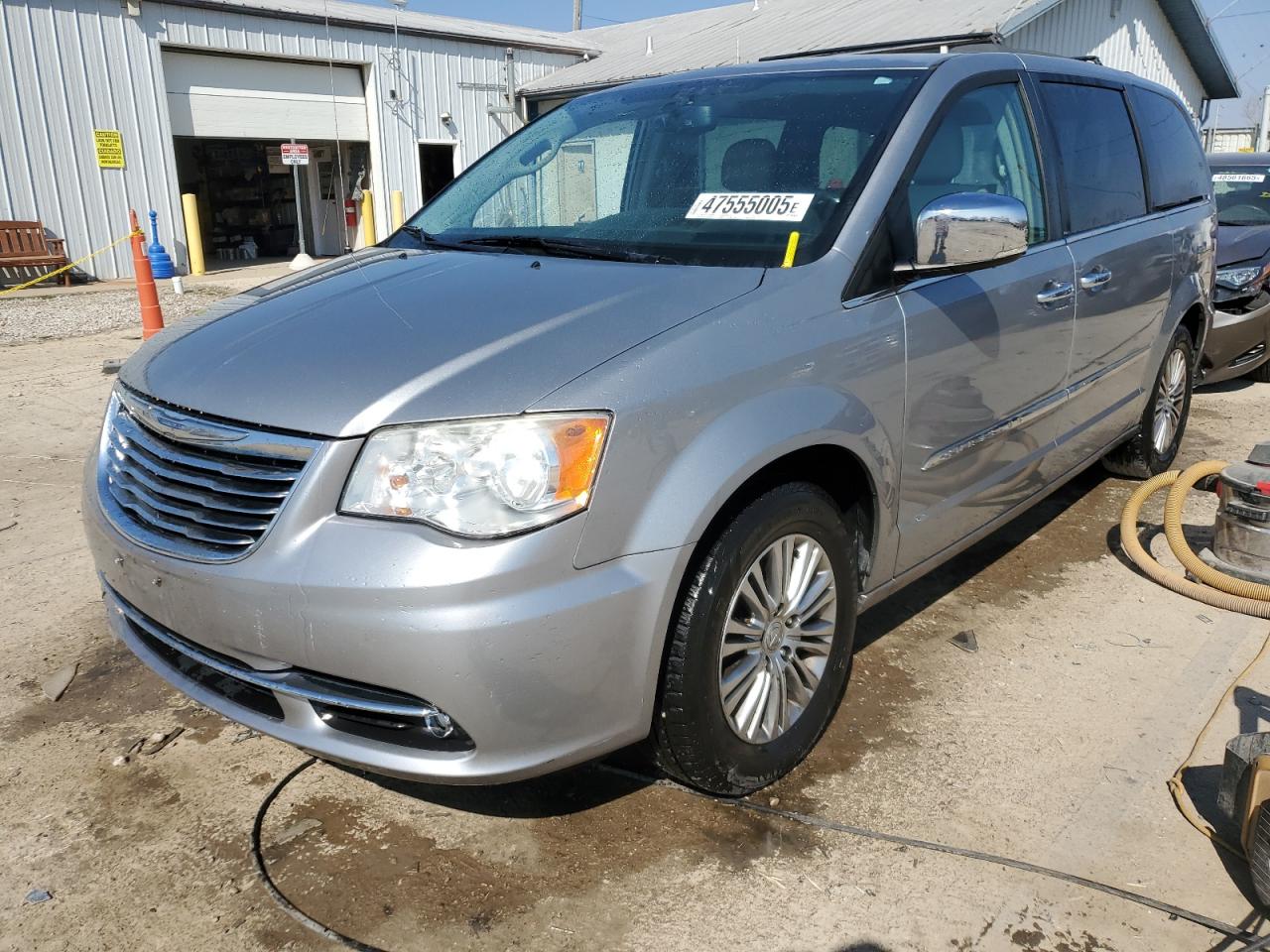 2013 Chrysler Town & Country Touring L იყიდება Pekin-ში, IL - Side
