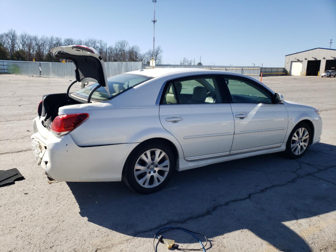 2011 Toyota Avalon - Image 3
