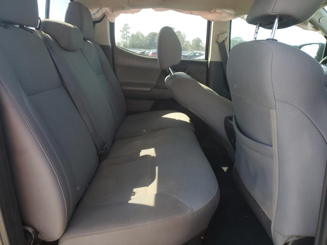2019 Toyota Tacoma - Image 11