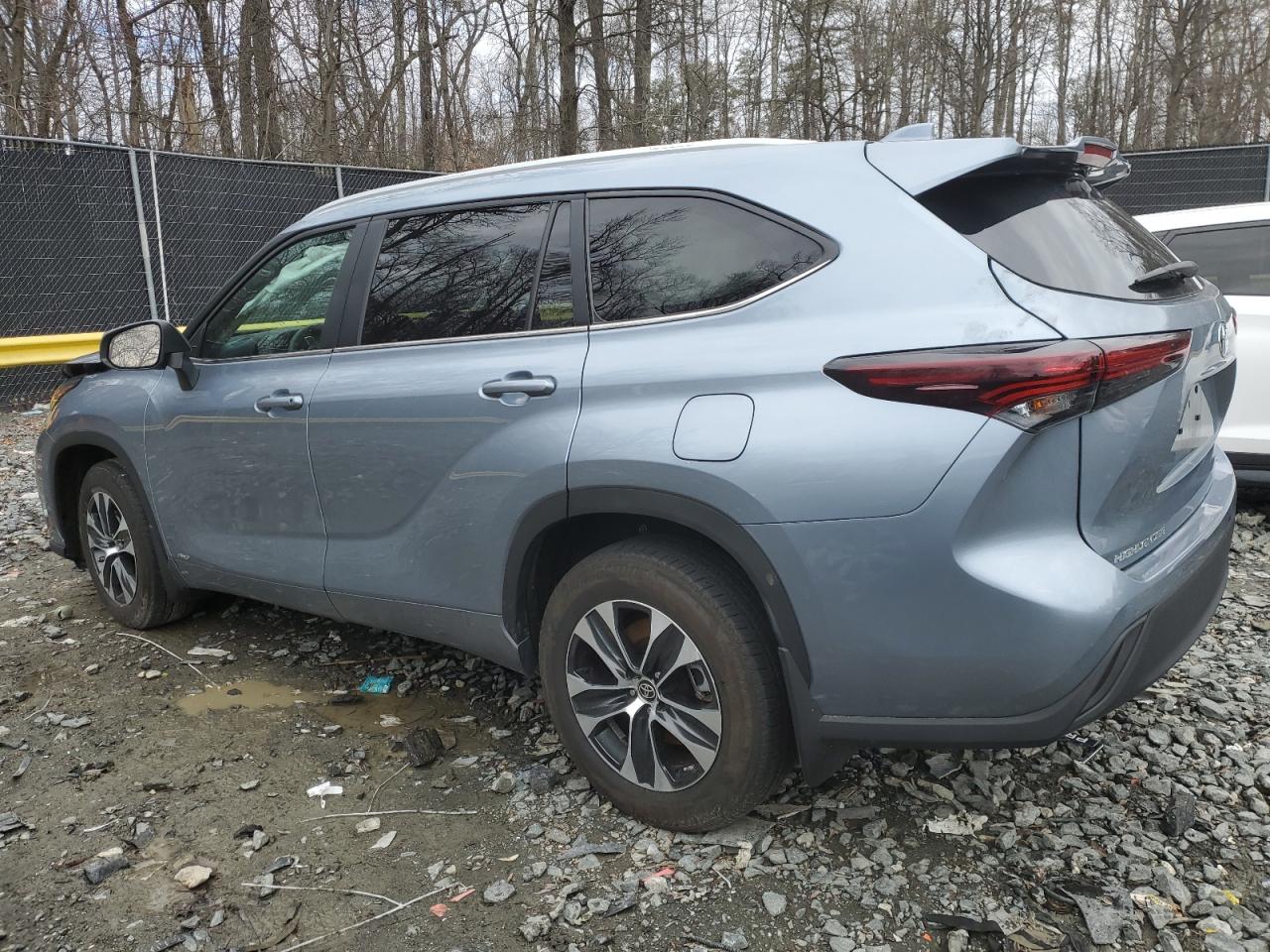 2024 Toyota Highlander - Image 2