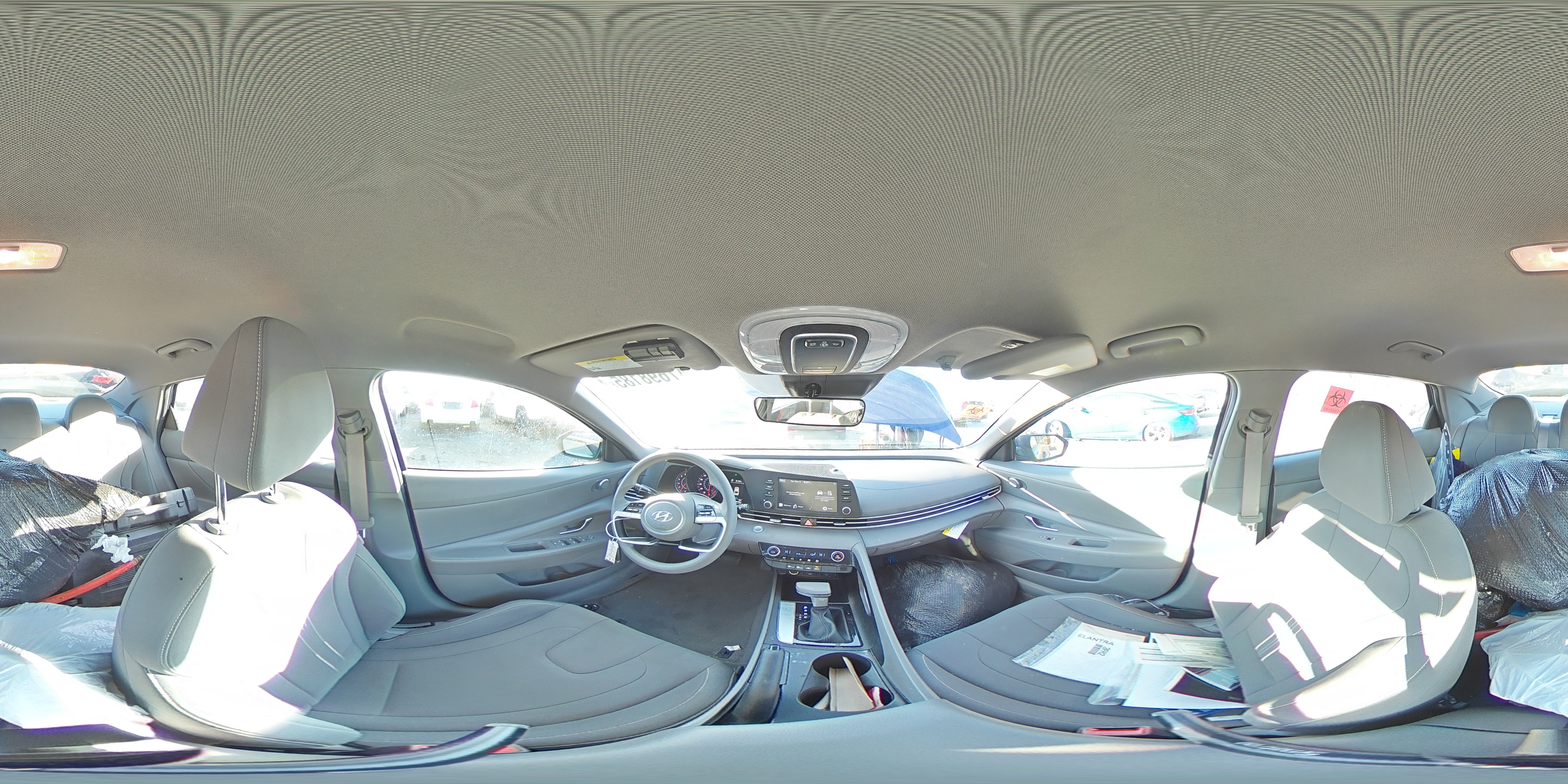 2022 Hyundai Elantra - Image 13