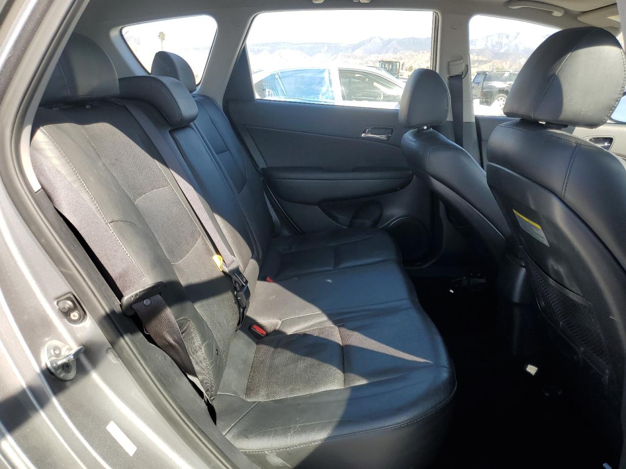 2012 Hyundai Elantra - Image 11