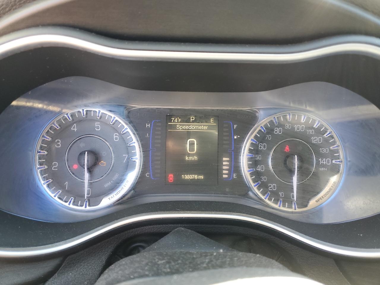 2015 Chrysler 200 - Image 9