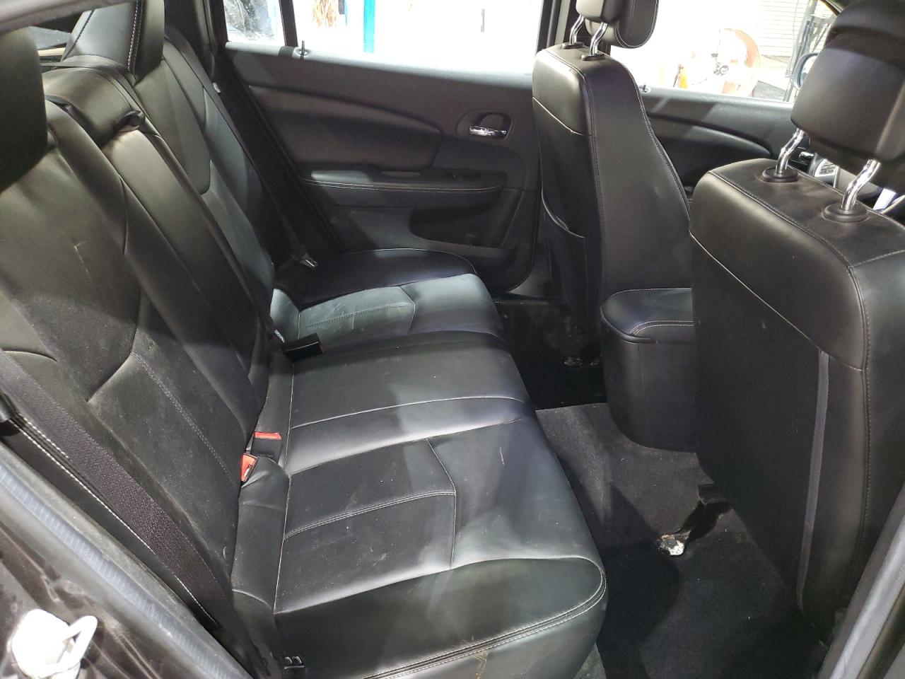 2014 Chrysler 200 - Image 10