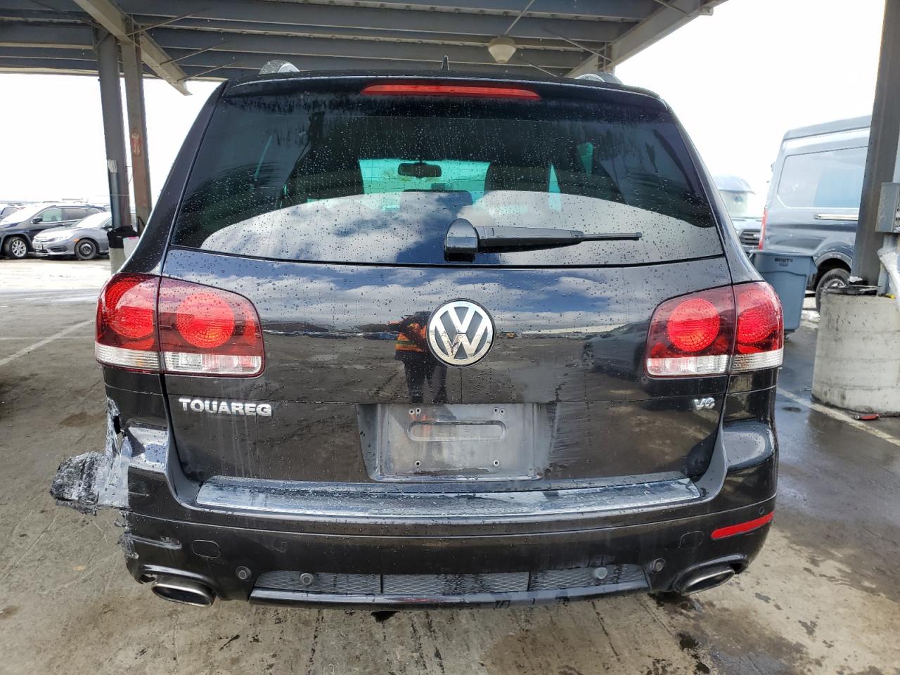 2010 Volkswagen Touareg - Image 6