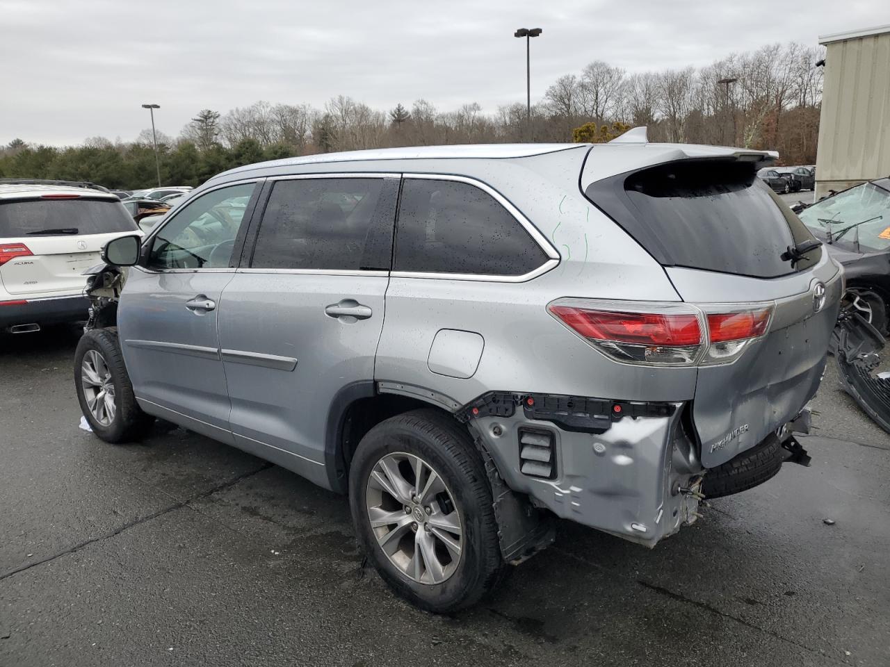 2015 Toyota Highlander - Image 2