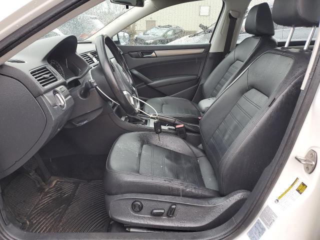 Sedans VOLKSWAGEN PASSAT 2015 Biały
