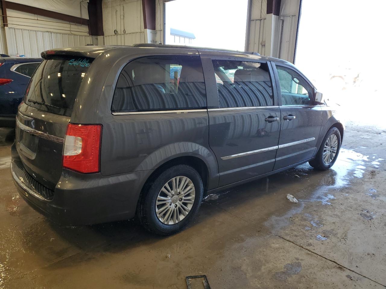 2015 Chrysler Town & Country - Image 3
