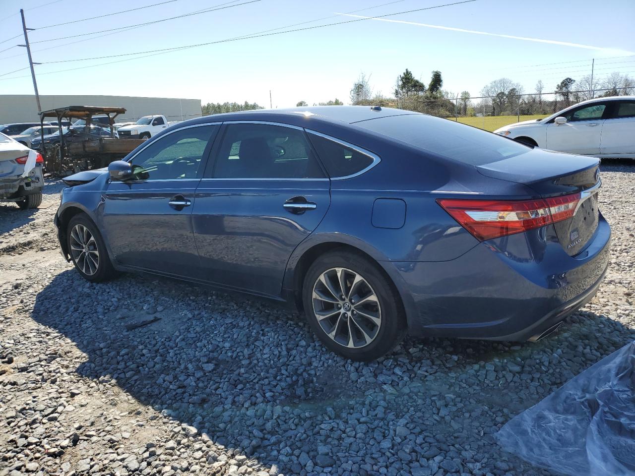 2016 Toyota Avalon - Image 2