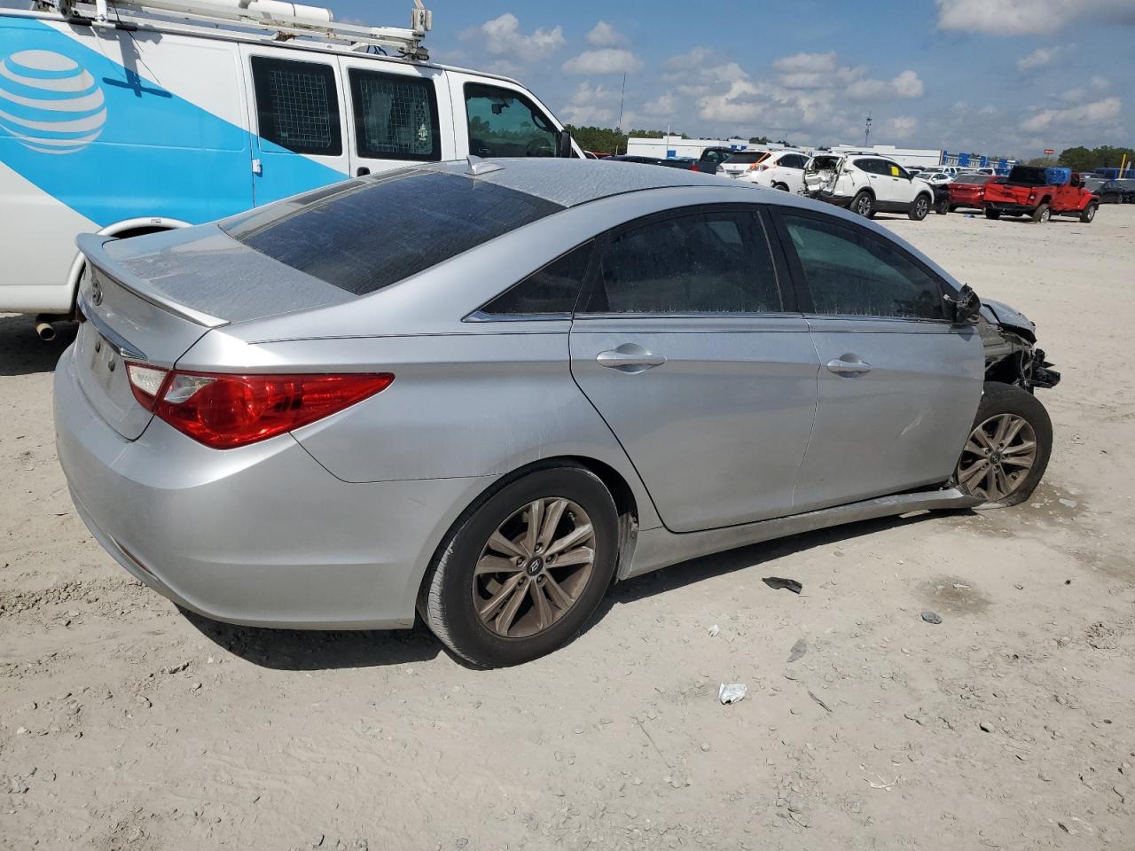 2013 Hyundai Sonata - Image 3