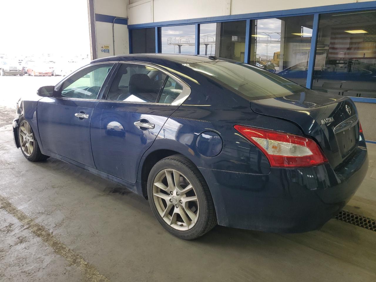 2009 Nissan Maxima - Image 2