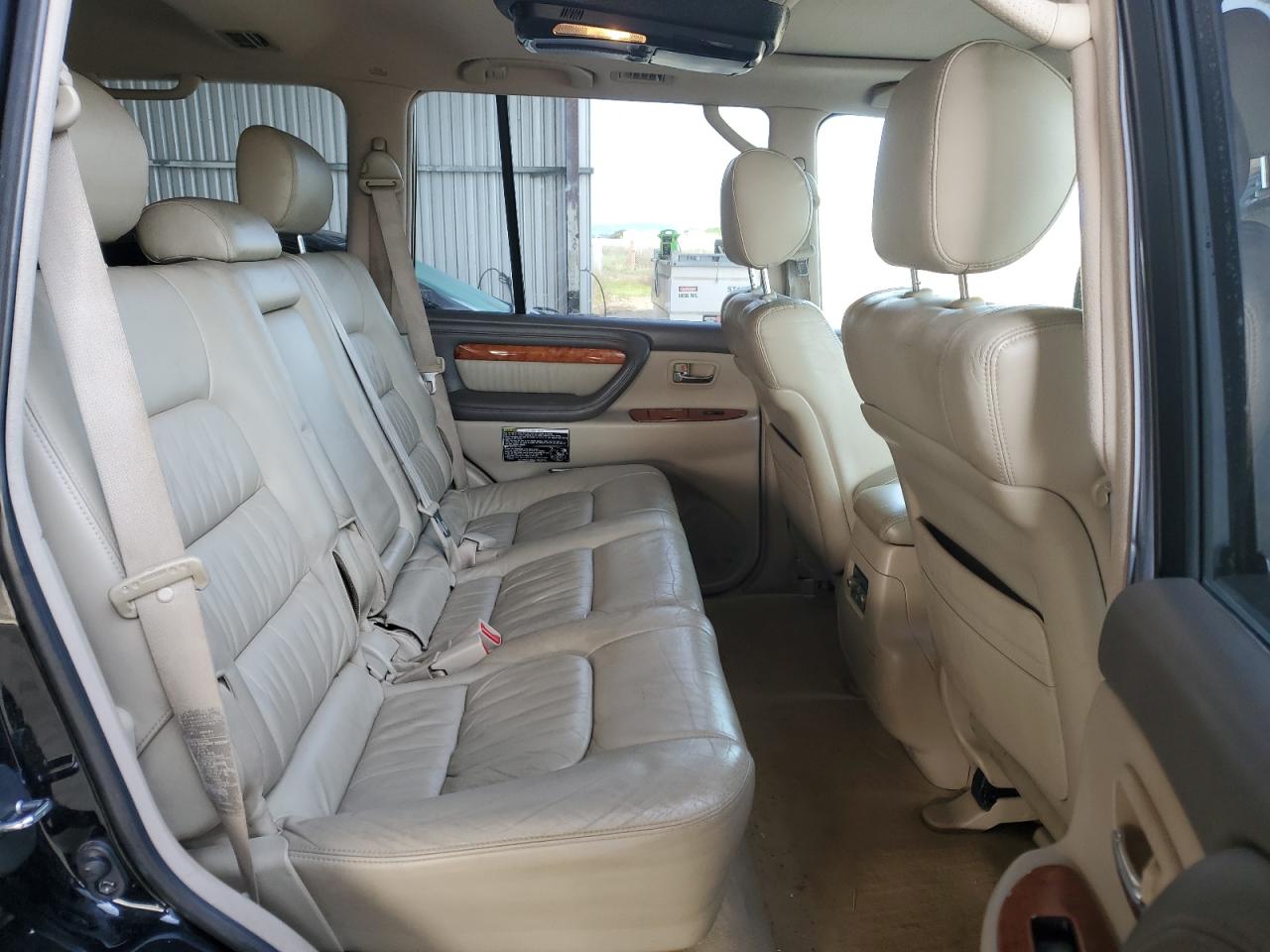2004 Lexus LX - Image 11