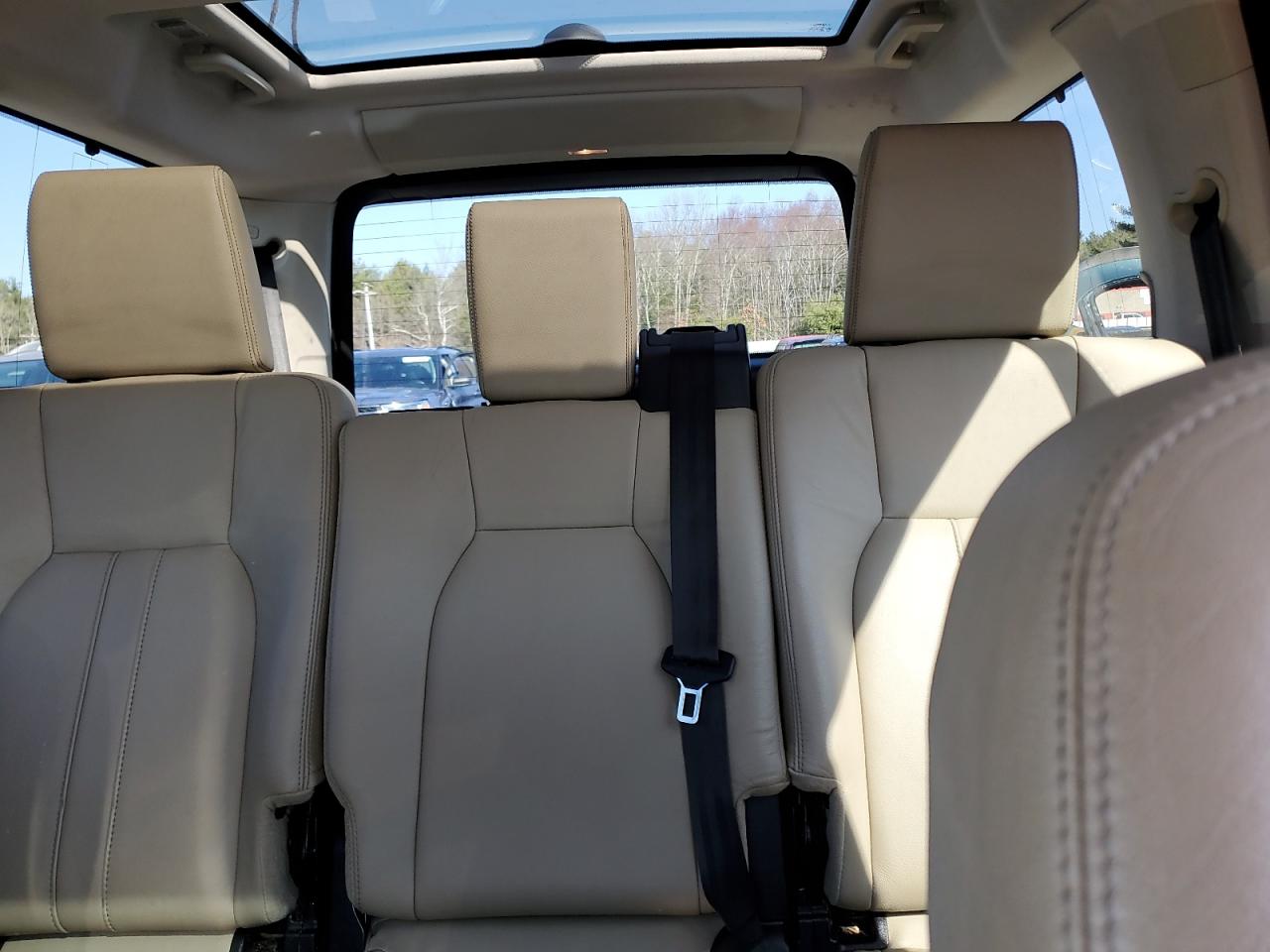 2011 Land Rover LR4 - Image 10