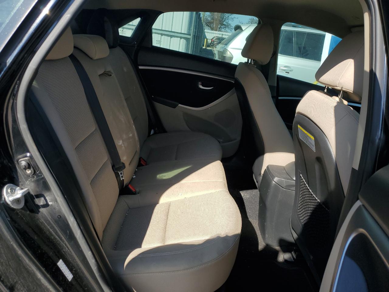2016 Hyundai Elantra - Image 10