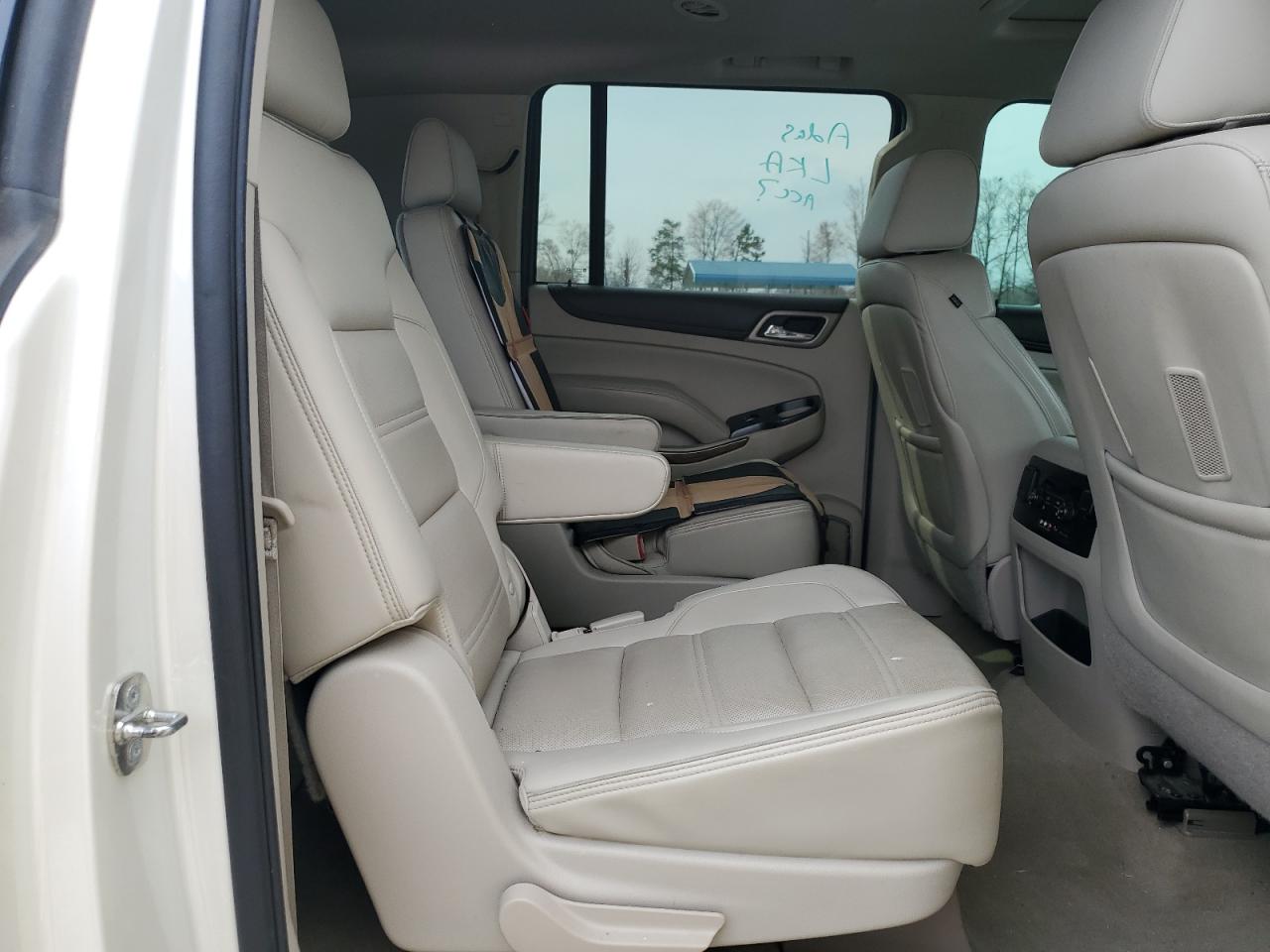 2015 GMC Yukon - Image 10