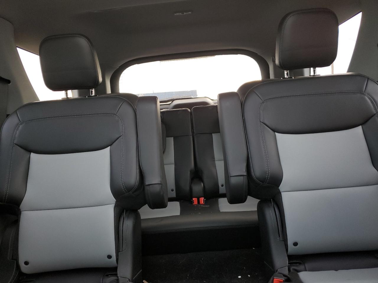 2023 Ford Explorer - Image 10