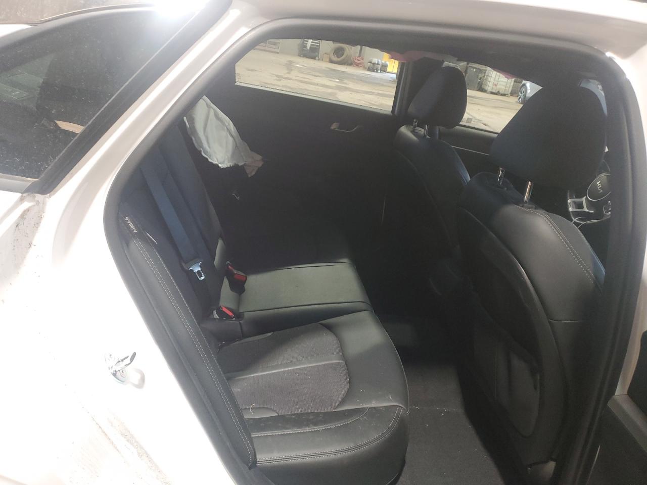 2024 Kia K5 - Image 10