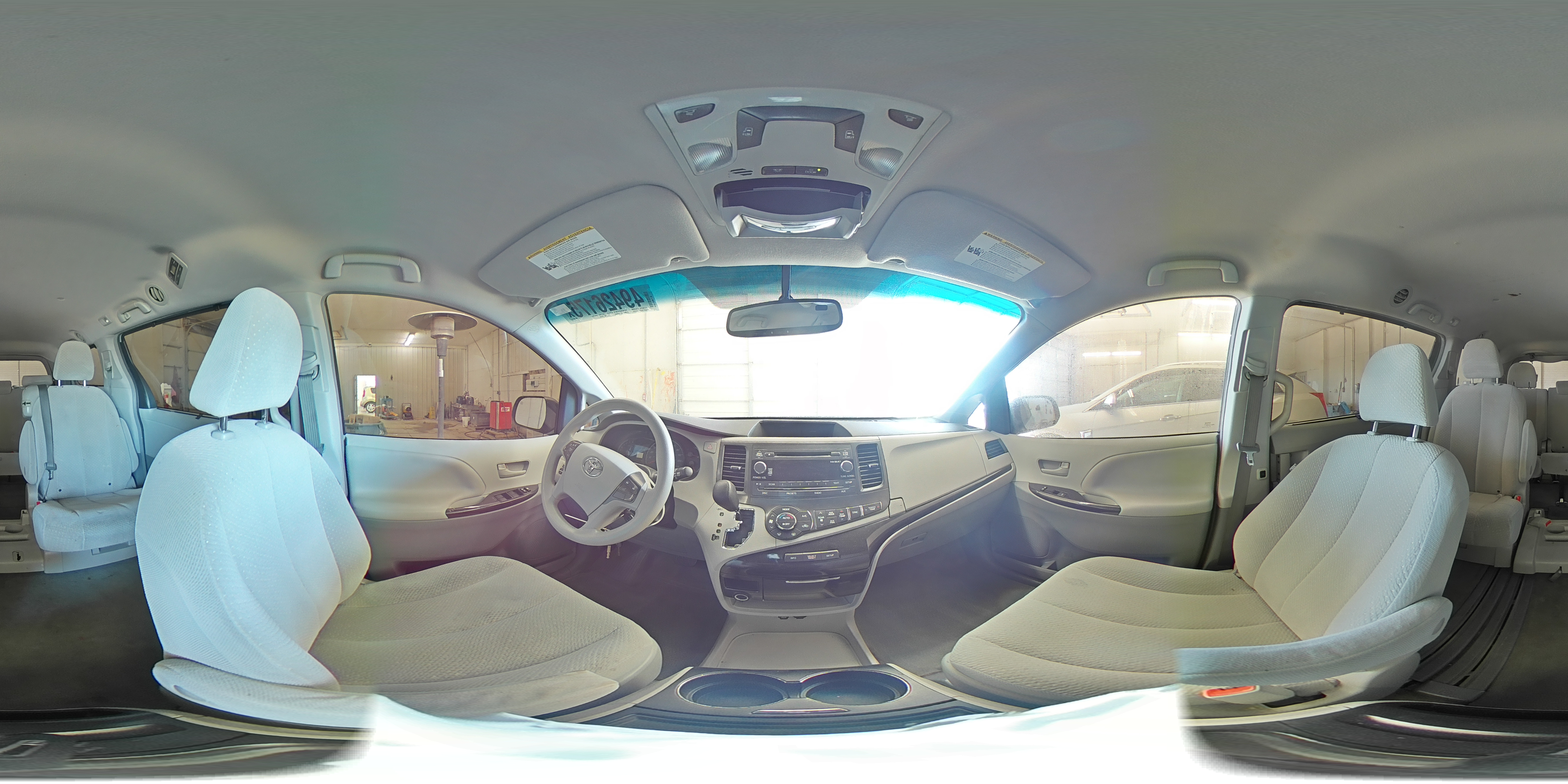 2014 Toyota Sienna - Image 15