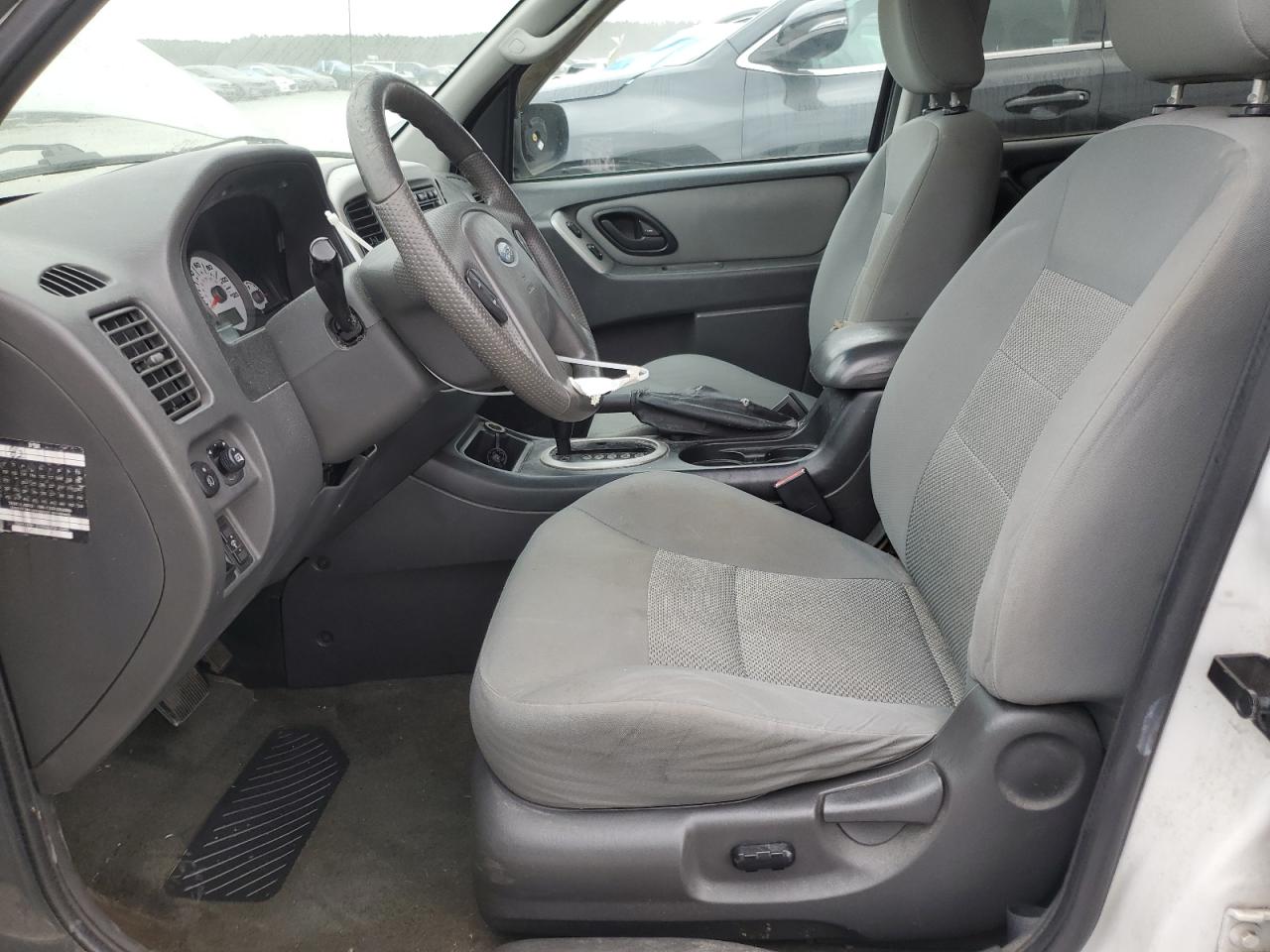 2007 Ford Escape - Image 7