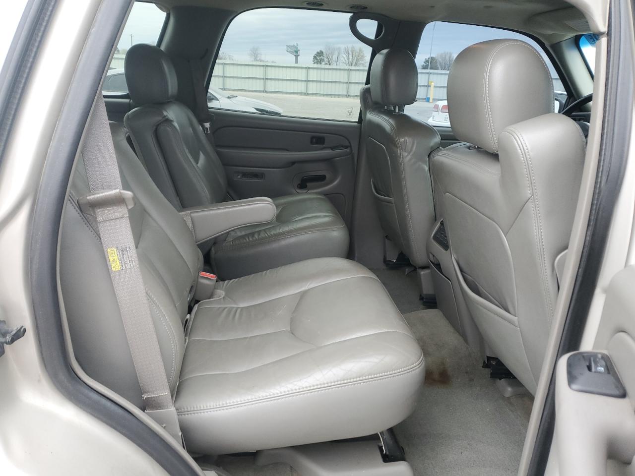 2004 GMC Yukon - Image 12
