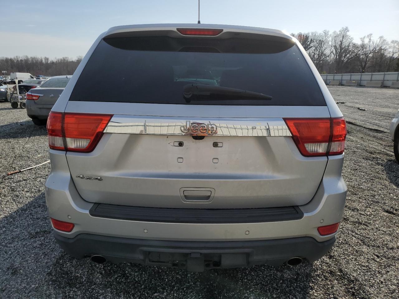 2011 Jeep Grand Cherokee - Image 6