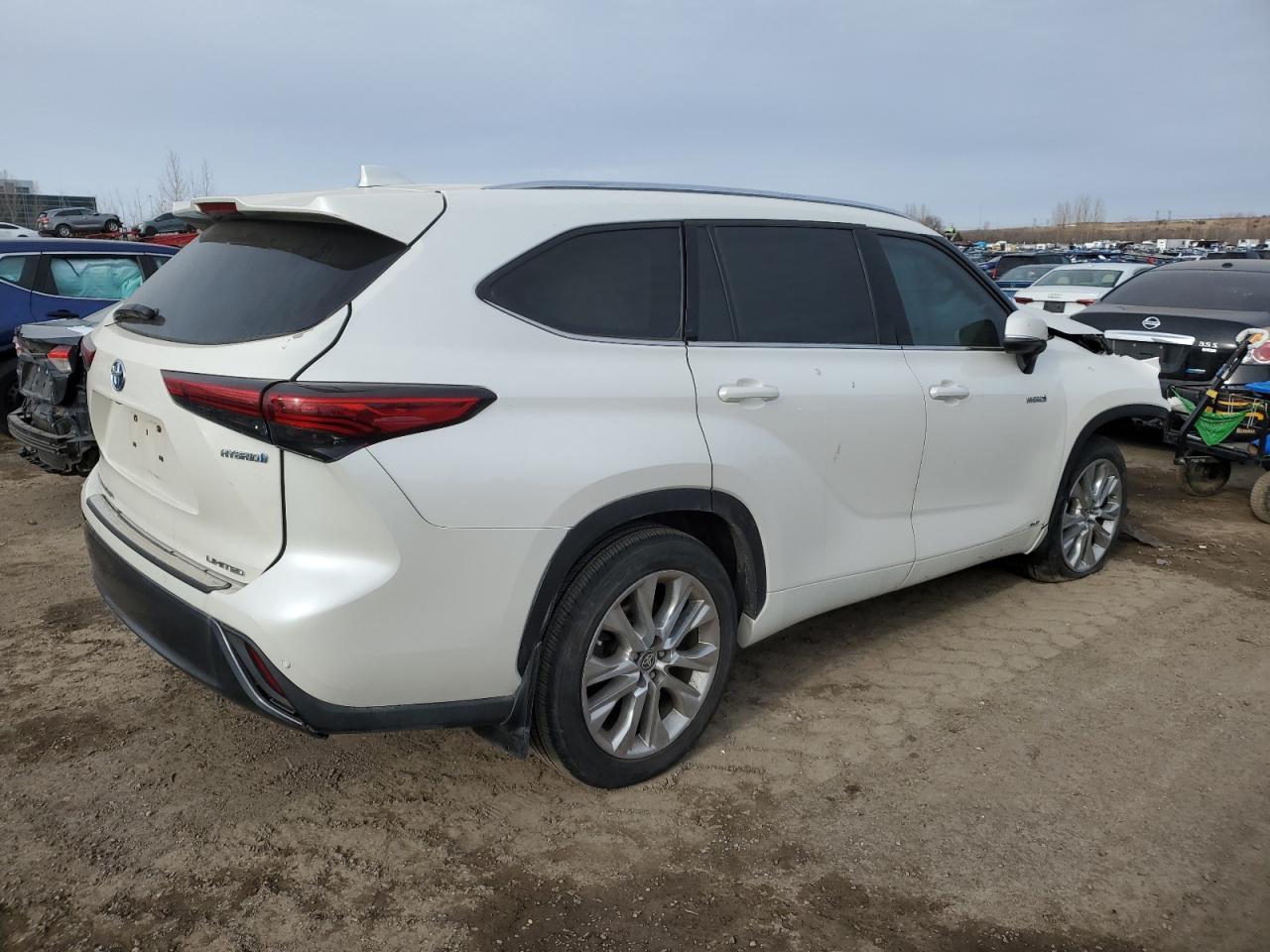 2021 Toyota Highlander - Image 3