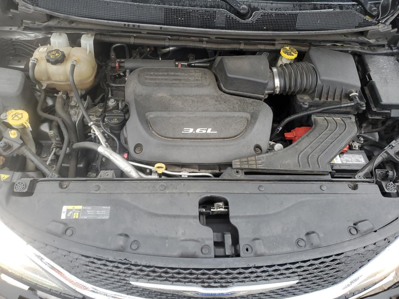 2018 Chrysler Pacifica - Image 14