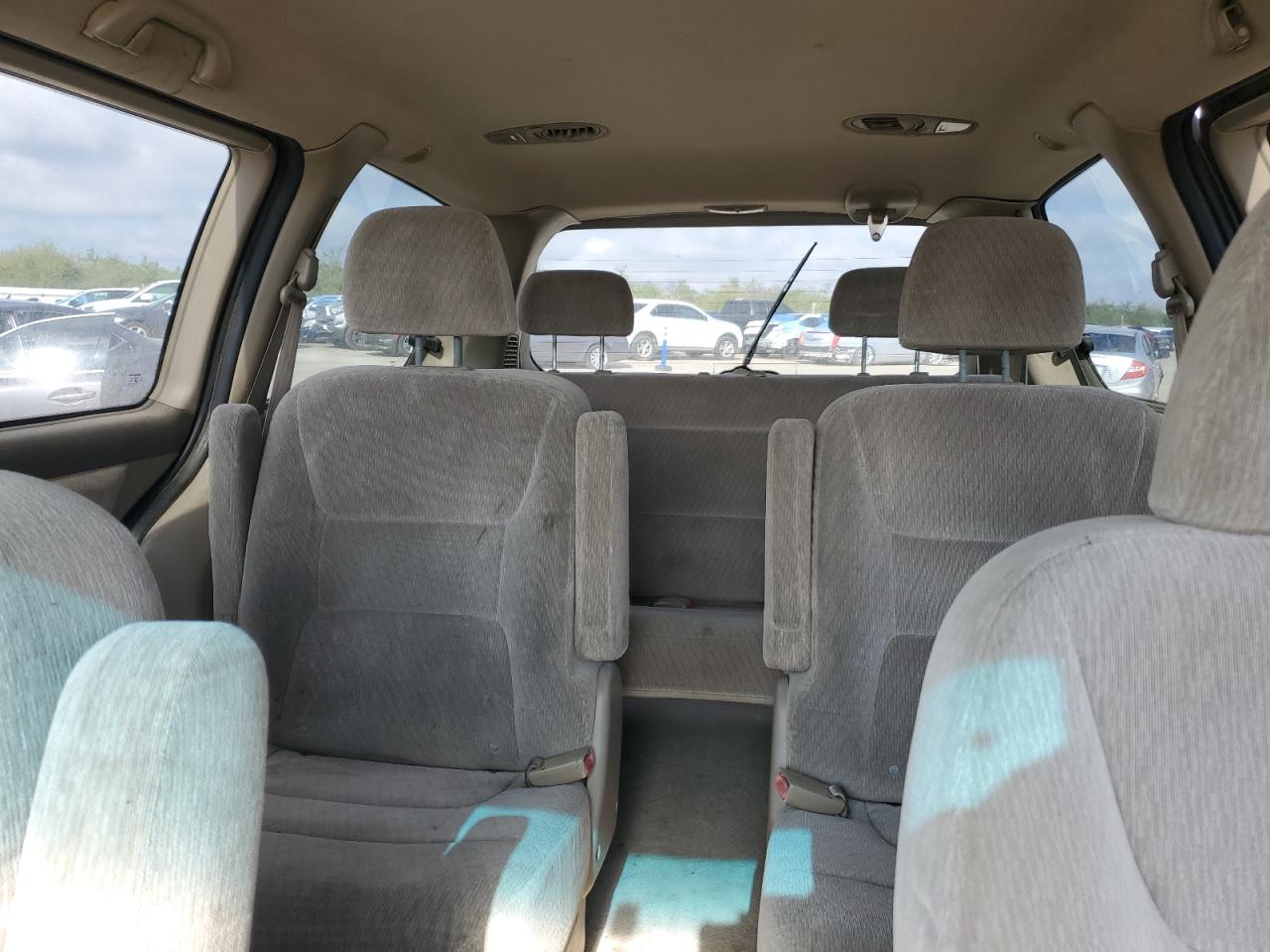 2004 Honda Odyssey - Image 10