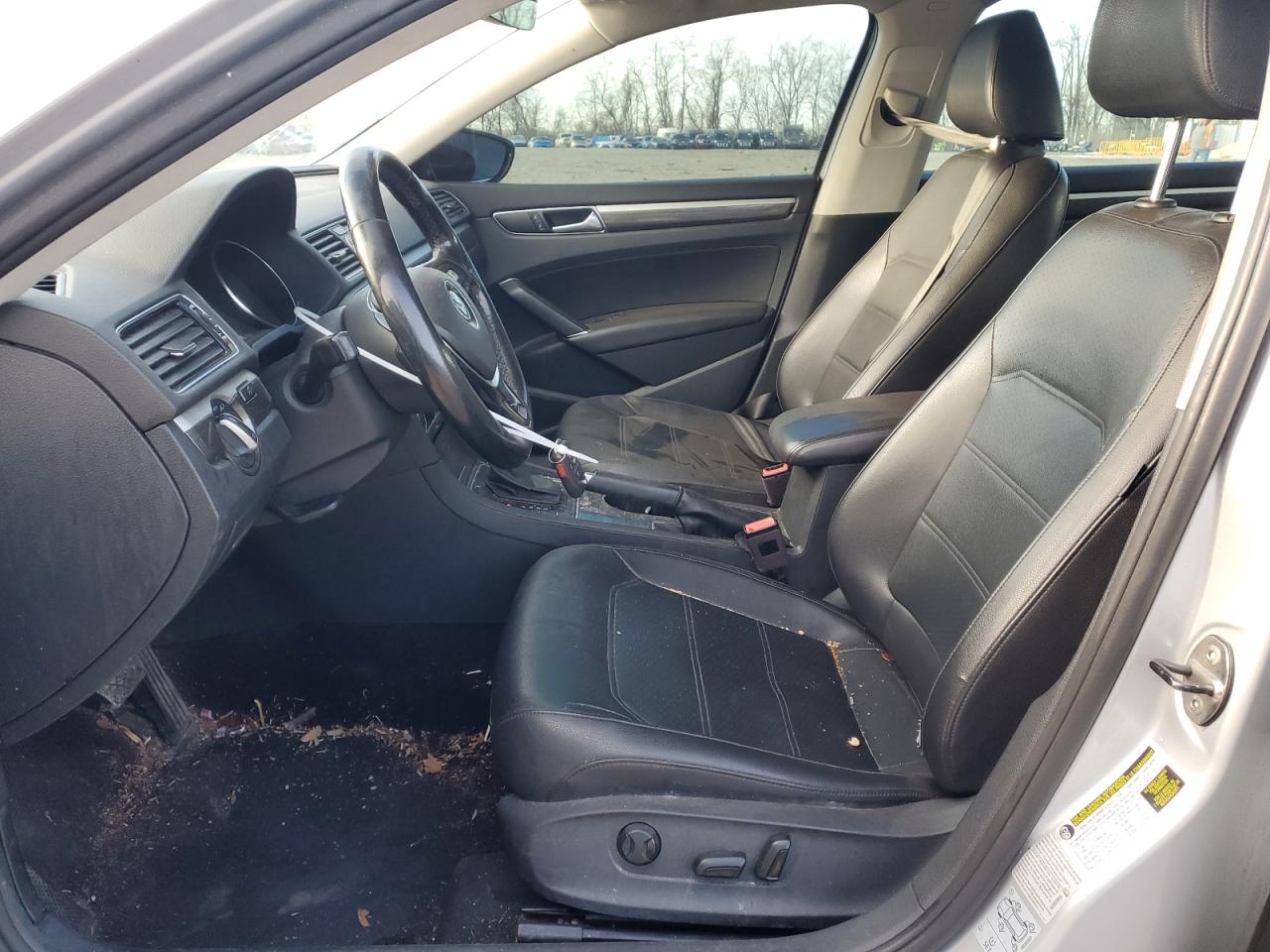 2017 Volkswagen Passat - Image 7