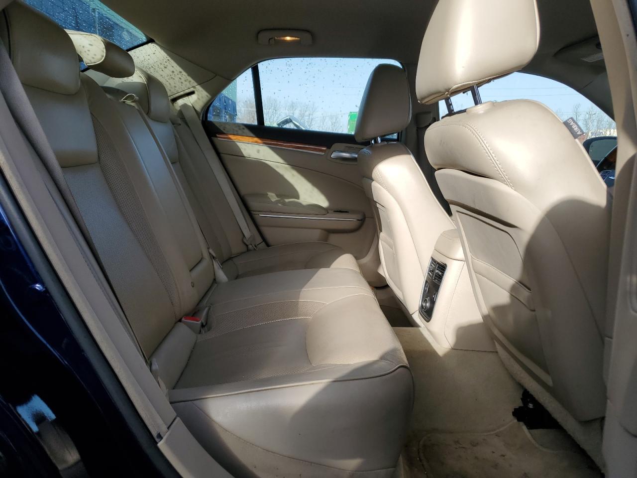 2013 Chrysler 300 - Image 10