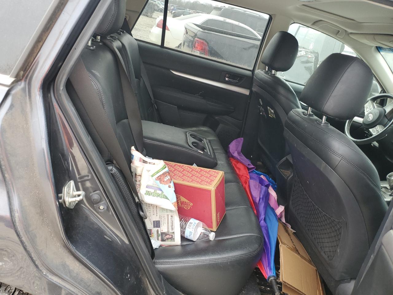 2011 Subaru Outback - Image 11