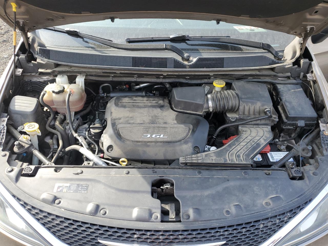 2017 Chrysler Pacifica - Image 12