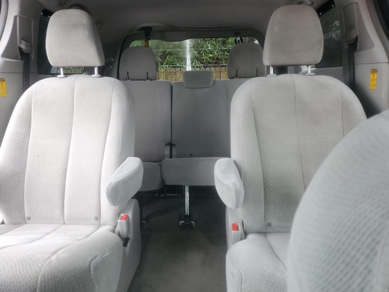 2014 Toyota Sienna - Image 10