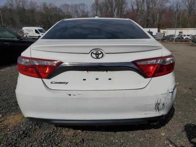 Sedans TOYOTA CAMRY 2015 Biały
