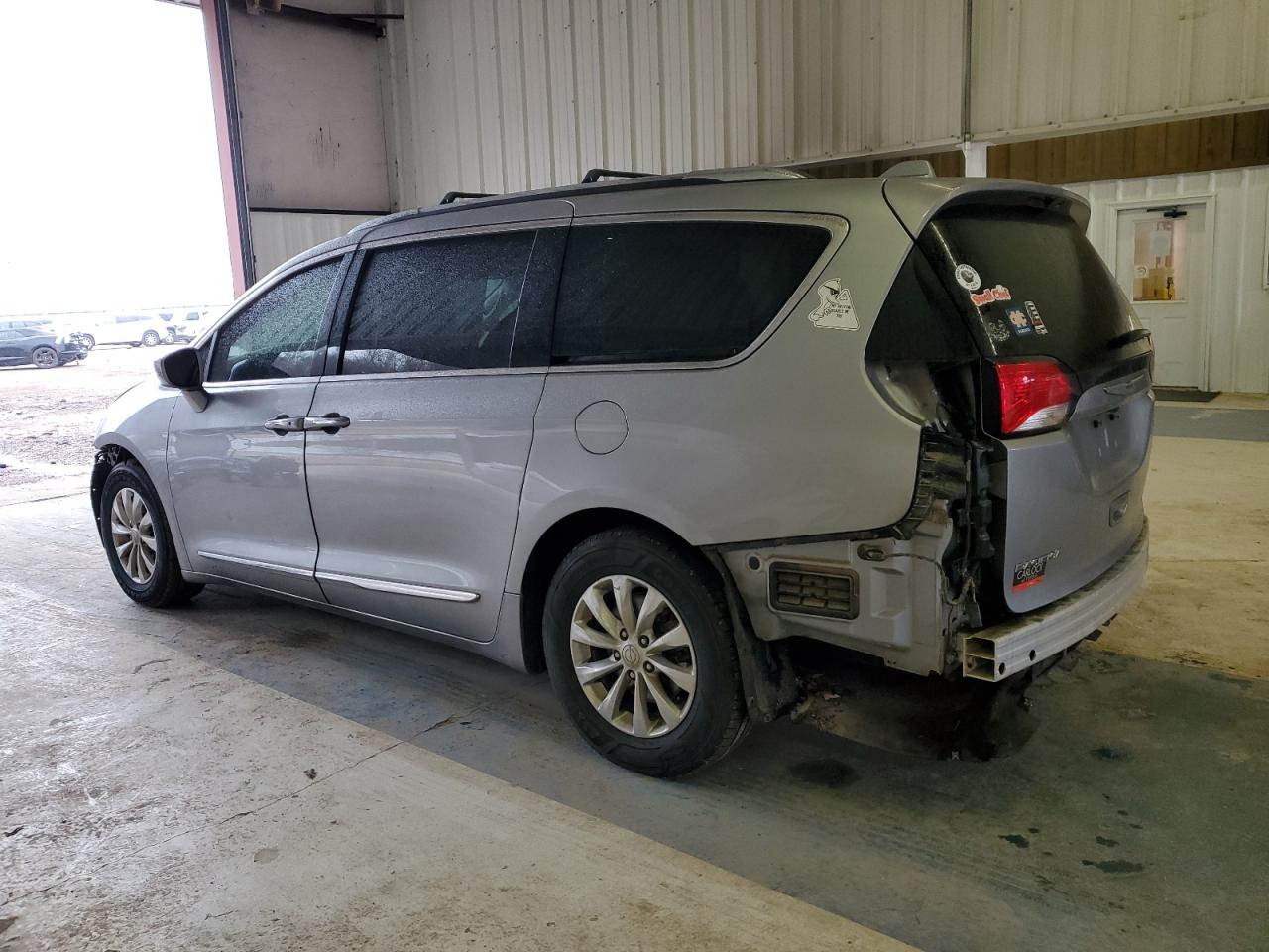 2018 Chrysler Pacifica - Image 2