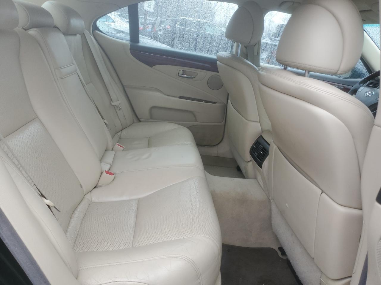 2011 Lexus LS - Image 10