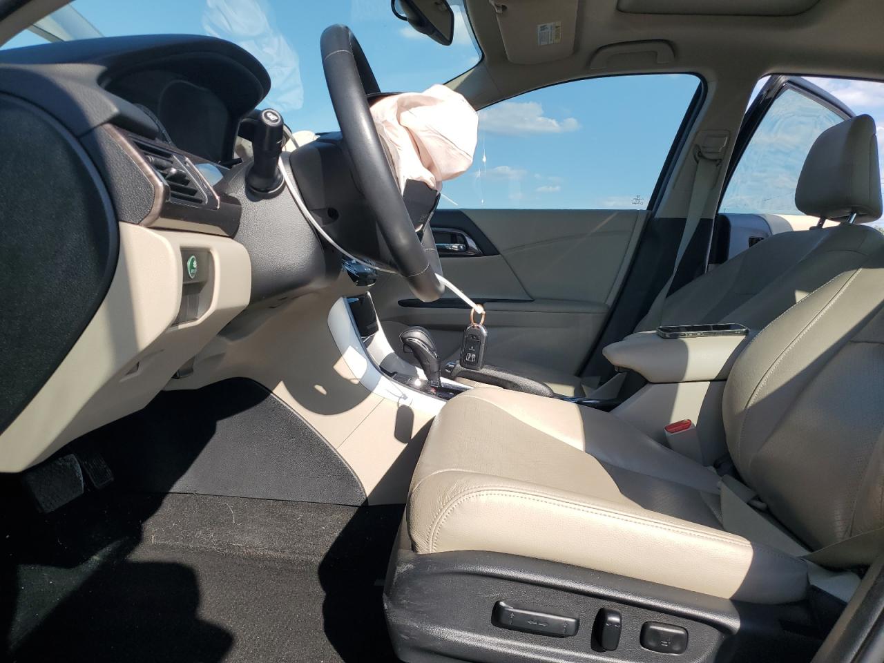 1HGCR2F82GA198324 HONDA ACCORD 2016