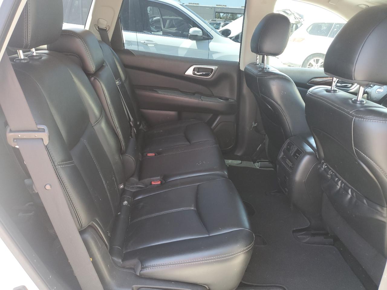 2015 Nissan Pathfinder - Image 11